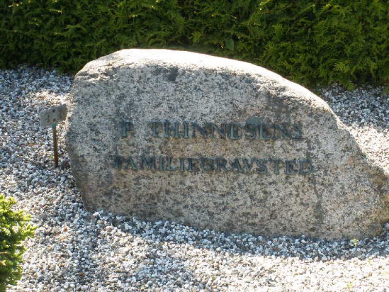 P. Thinnesen's familiegravsted.JPG